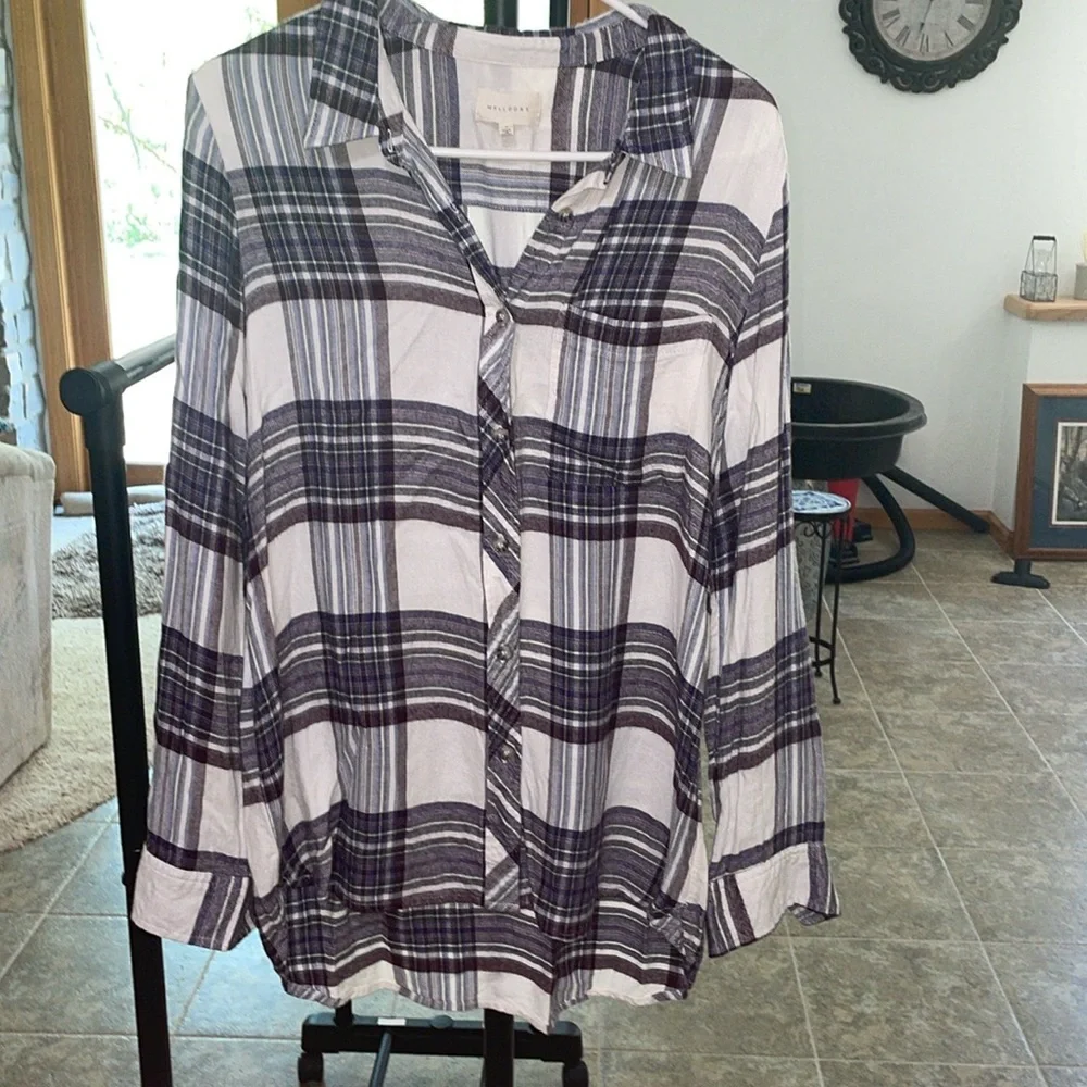 women's long sleeve gray and white plaid / flannel button up shirt - Picture 1 of 6